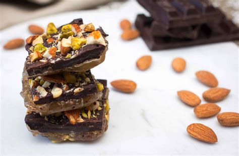 Easy Chocolate Toffee - Oh My Veggies!