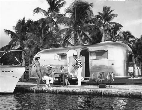 13 Stunning Photos of Vintage Airstreams - Airows