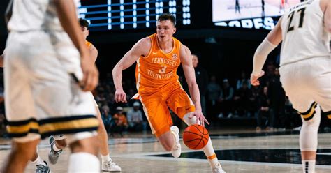 Dalton Knecht leads Tennessee basketball past Vanderbilt | Men's ...