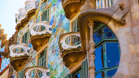 6 Buildings You Must Visit in Barcelona Designed by Antoni Gaudí ...