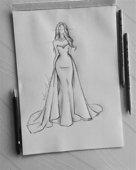 Maria Augusta W. R on Instagram: "#fashiondrawingsketch #croquidemoda # ...