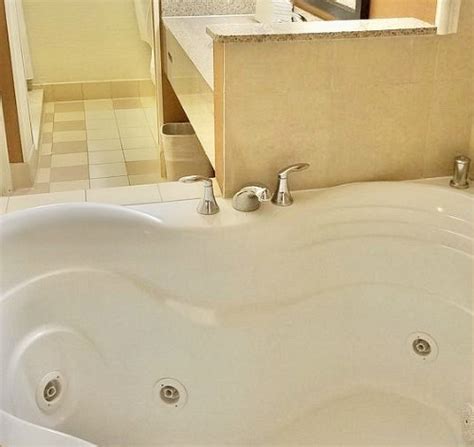 hotels in edison nj with jacuzzi in room - Blumer Chatroom Portrait Gallery