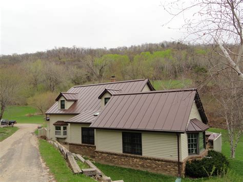 14+ Farmhouse with brown metal roof ideas | digifarmhouse