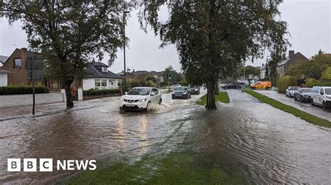 Travel disruption as parts of Scotland continue to flood - BBC News