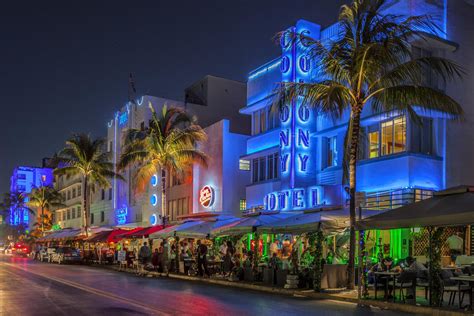 cocktail sidewalk miami - Google zoeken | Miami sightseeing, Miami tour ...