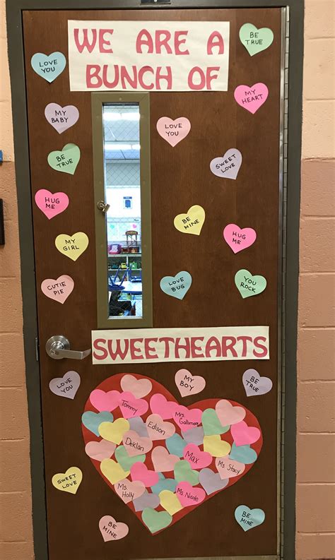 Valentines Day classroom door decoration “We are a bunch of Sweethearts ...