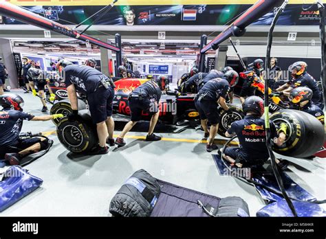 F1 pit crew hi-res stock photography and images - Alamy