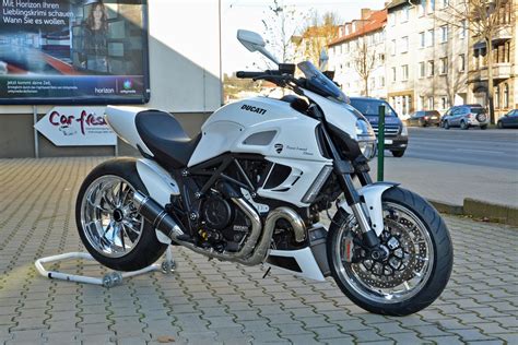 Umgebautes Motorrad Ducati Diavel 1200 von Ducati Kassel - 1000PS.at