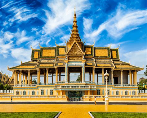 A Spectacular 2 Days in Phnom Penh: Itinerary & Tips - History Fangirl