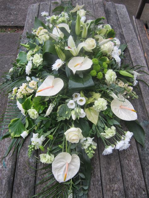 4ft coffin spray. … | Funeral flowers, Funeral flower arrangements ...