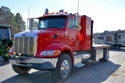 Peterbilt 335 Flatbed (2010) : Medium Trucks