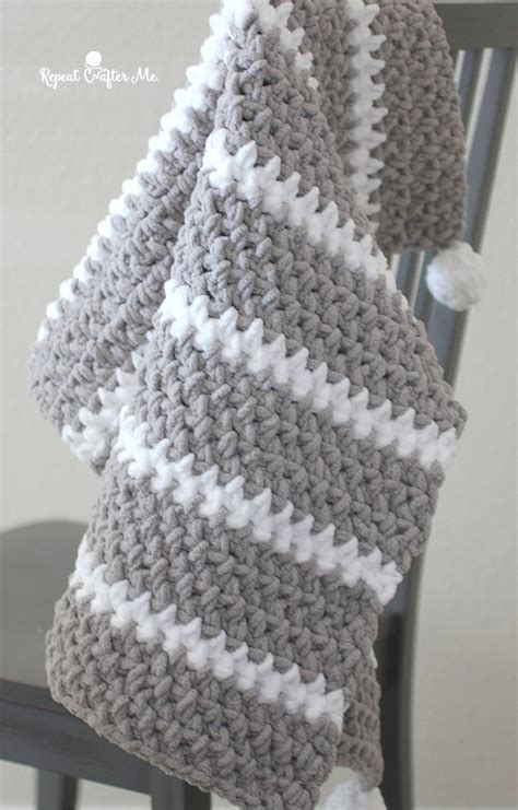 Quick and Easy Bernat Moss Stitch Baby Blanket - Repeat Crafter Me