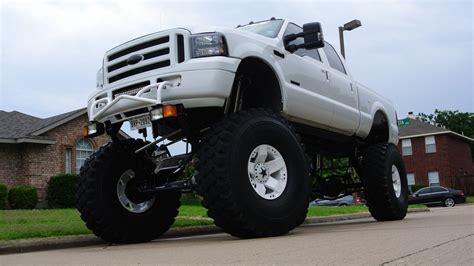 Check This Ford Super Duty Out With a 39" Lift And 54" Tires