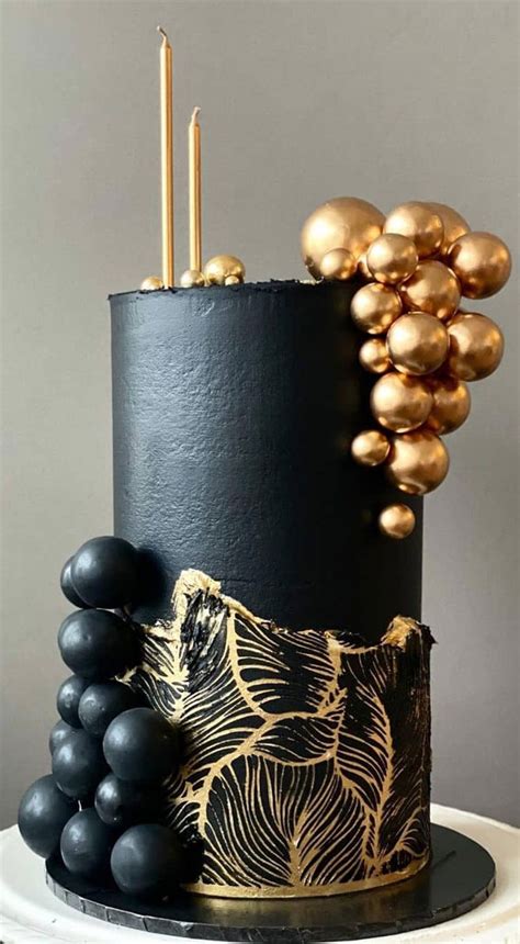 20 Black Cakes That Tastes as Good as it Looks : Black & Gold Elegant Cake