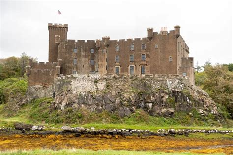 Scottish highlands castle Stock Photos, Royalty Free Scottish highlands ...