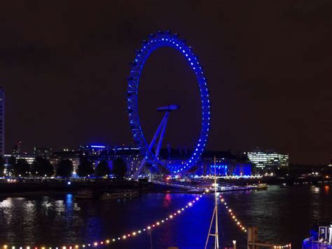 London Eye at night - Hellotickets