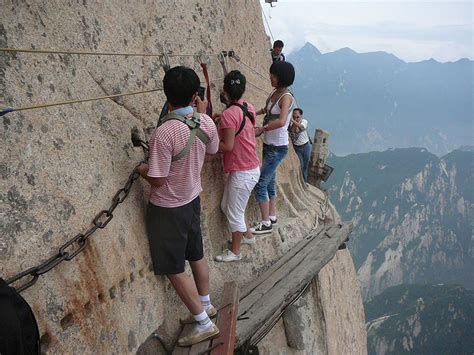 The World’s Most Dangerous Hiking Trail | Bored Panda