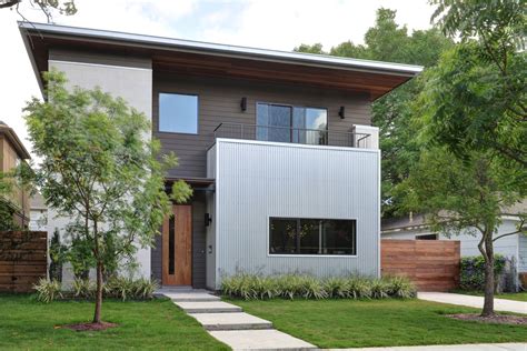 Minimalist Texas Home is All About Natural Light and Green Amenities