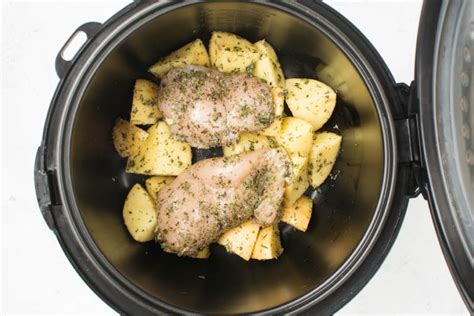 EASY Instant Pot Chicken and Potatoes - Fantabulosity | SO GOOD!