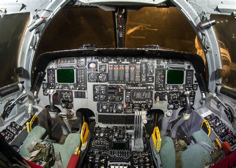 Boeing B-1B Lancer cockpit : r/cockpits