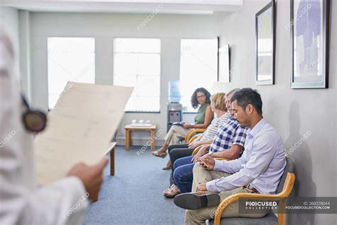 Patients waiting in clinic waiting room — Soft Focus, people - Stock ...