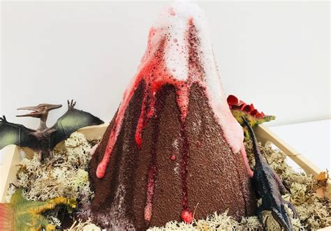 Make your own erupting volcano experiment | Learning Fun | Mas & Pas