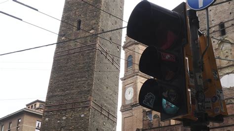 Leaning tower cordoned off in Bologna amid collapse fears – The Irish News