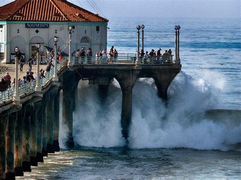 Dangerous Surf Forces Manhattan Beach Pier Closure | Manhattan Beach ...