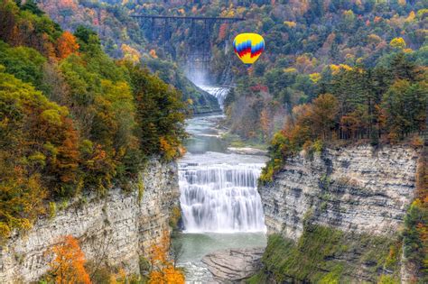 Fall Foliage Hot-Air Balloon Rides in the US