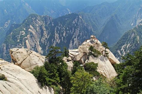 Mount Huashan Plank Walk – The Deadliest Hike in the World