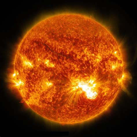 Huge Solar Flare Erupts from Biggest Sunspot in 24 Years (Photos) | Space