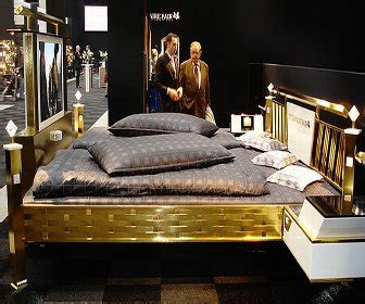 Gold-coated bed from Jado Steel - DesignCurial