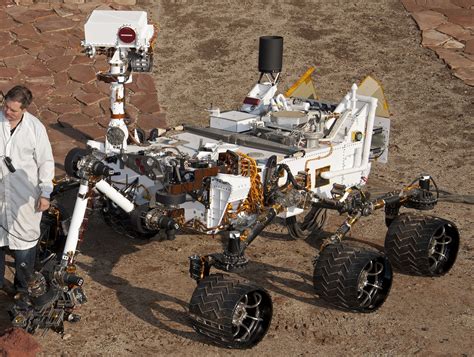 Actual size of Curiosity Rover : r/interestingasfuck