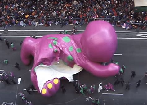 Macy's Thanksgiving Day Parade Barney / Barney Balloon Destroyed During ...