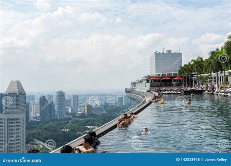 Infinity Pool at Marina Bay Sands, Singapore Editorial Stock Photo ...