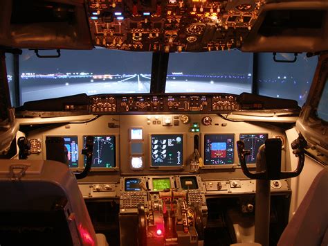 Hobbyist Builds Full Scale 737 Flight Simulator in a Garage