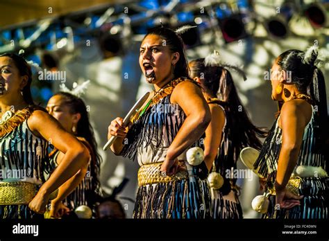 Maori women performing the haka (war dance) at Melbourne Festival ...