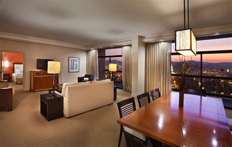 Presidential Suite at The DoubleTree by Hilton Portland. | Home ...