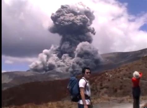 Mount Tongariro Erupts: New Zealand Volcano Eruption Filmed By Teacher ...