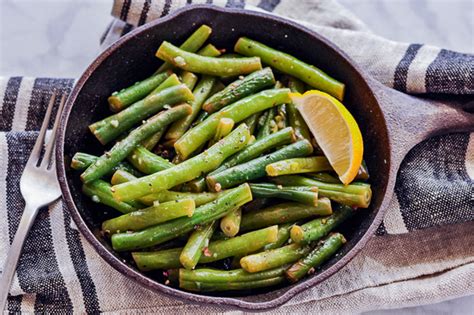 Garlic String Beans - Veggiecurean Transform String Beans Using Garlic ...