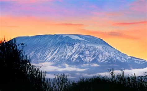 Mount Kiliminjaro at sunset. #HipmunkBL | Mount kilimanjaro, Sunset ...