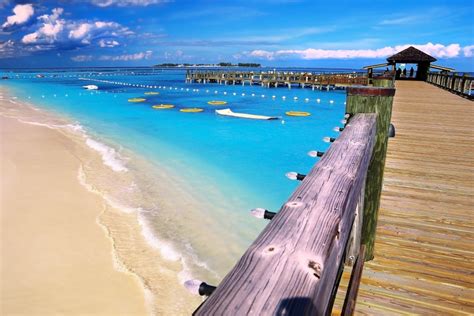 7 Best Beaches in & Around Nassau, The Bahamas | Celebrity Cruises