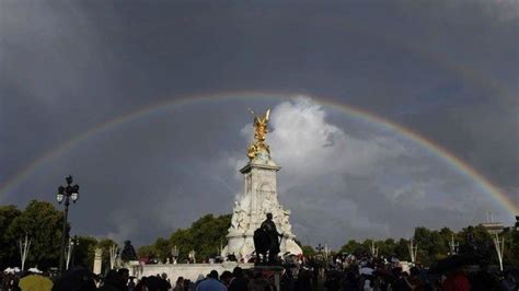 FENOMENA Pelangi Ganda, Iringi Kepergian Ratu Elizabeth II, Terbentang ...