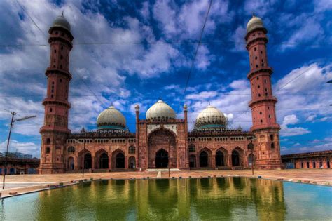 10 Largest Mosque in India - Tripoto