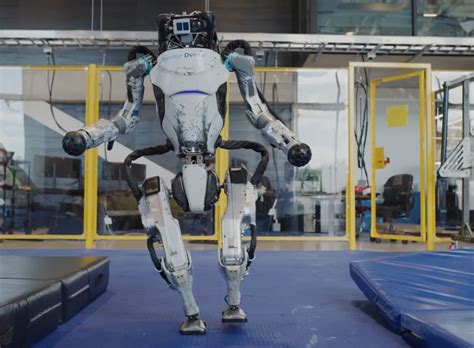 Boston Dynamics Atlas Robots Can Now Do Parkour And Backflips - Lowyat.NET