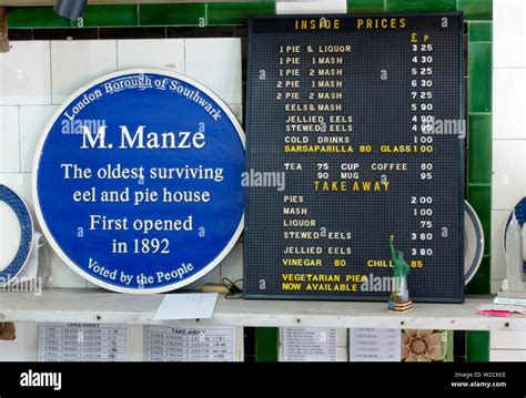 M manze pie and mash hi-res stock photography and images - Alamy