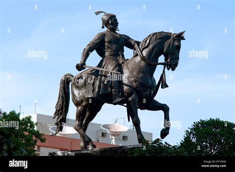 Black horse monument mumbai hi-res stock photography and images - Alamy