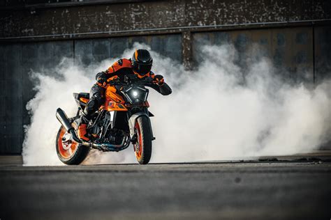 KTM Celebrates 30 Years of Duke, Reveals Stunning New 990 Duke - BNM