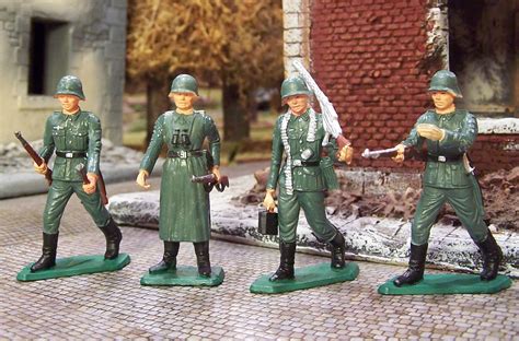 WWII Plastic Toy Soldiers: Starlux - Toy Soldiers