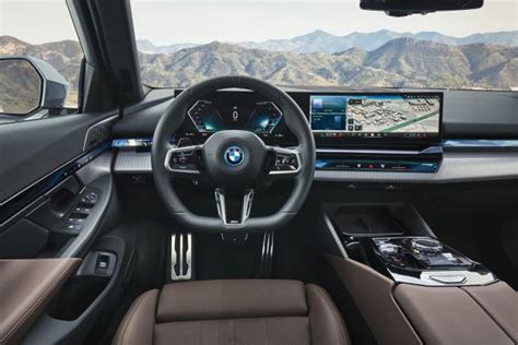 View Interior Photos of the 2024 BMW i5